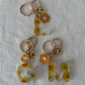 NWOT - Initial Charm Resin Charm Keychain - Sunflower with Yellow Petal and Bee